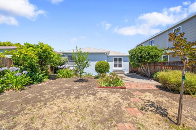 1423 Greenwood Avenue, San Carlos CA: https://media.crmls.org/mediaz/1c98053f-1f17-494d-8f0b-23199ec52699.jpg