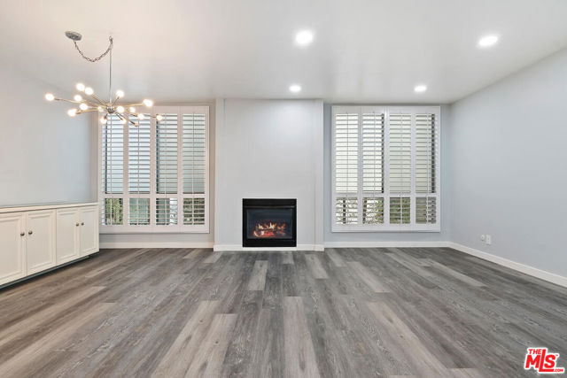 927 N Kings Road, West Hollywood CA: https://media.crmls.org/mediaz/1c983017-76e0-44c0-87d2-4676eab344c1.jpg