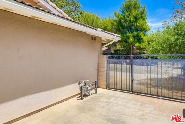 687 Mount Carmel Drive, Claremont CA: https://media.crmls.org/mediaz/1c98d47f-7d1c-47f5-8f67-ccf626b063c9.jpg