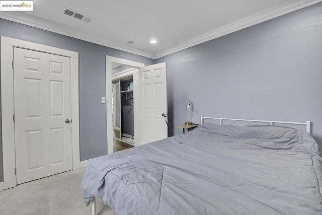 2419 Linden St, Oakland CA: https://media.crmls.org/mediaz/1c990c69-4239-4d23-9cdb-bf6181100636.jpg