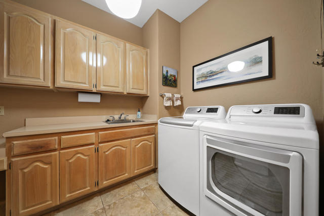 72550 Greenbriar Lane, Palm Desert CA: https://media.crmls.org/mediaz/1c99c91c-7d80-48c2-85e6-9fd34a68987b.jpg