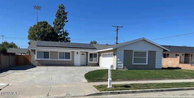 1477 Dinsmore Street, Simi Valley CA: https://media.crmls.org/mediaz/1c99cb5e-43ce-4f21-97a4-c0ff081834e5.jpg