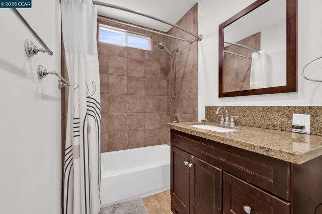 121 School Ln, Walnut Creek CA: https://media.crmls.org/mediaz/1c9a57c6-2c77-4739-905e-610bd6c7a869.jpg