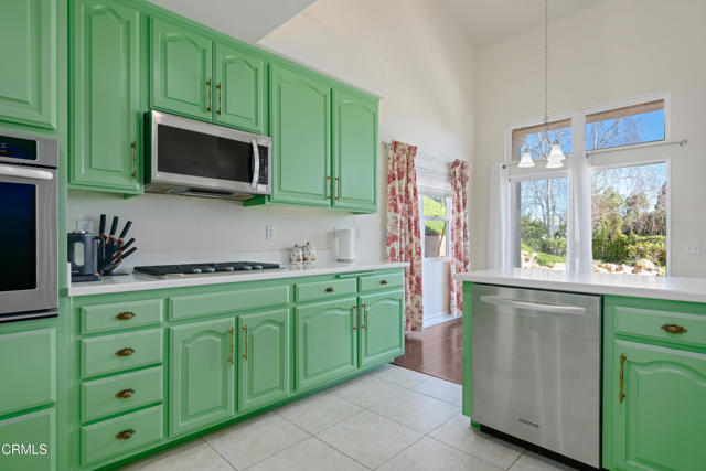 Detail Gallery Image 8 of 25 For 815 Vista Grande Dr, Santa Paula,  CA 93060 - 3 Beds | 2/1 Baths