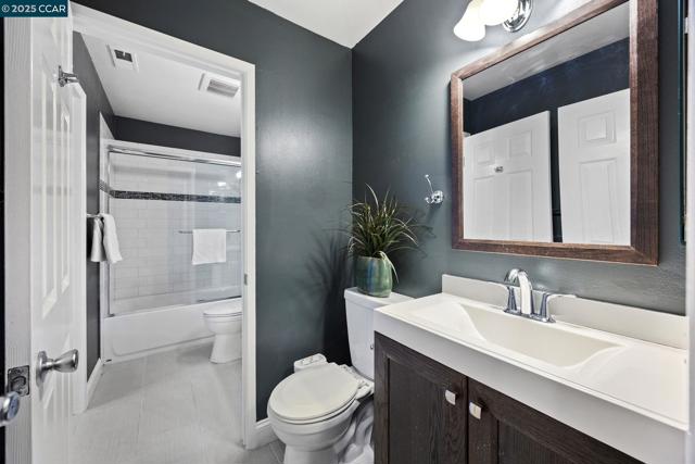 2749 Fountainhead Dr, San Ramon CA: https://media.crmls.org/mediaz/1c9b4f0a-d571-4a4a-8249-e13e837f19f3.jpg