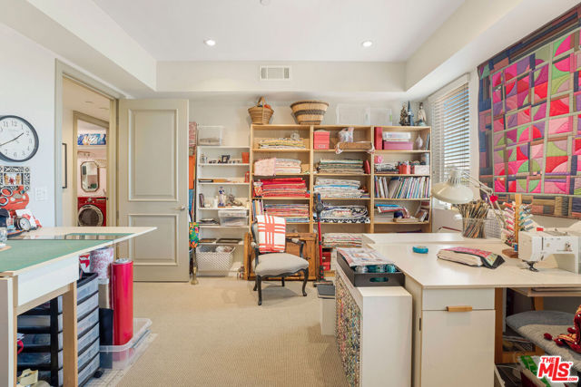 10930 National Boulevard, Los Angeles CA: https://media.crmls.org/mediaz/1c9ca556-e7d5-4b88-8d75-f1ea13797a13.jpg