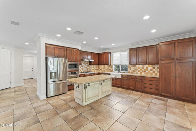 186 Parkside Drive, Simi Valley CA: https://media.crmls.org/mediaz/1c9cd460-e2e6-4b1c-913a-df2fdf8479bc.jpg