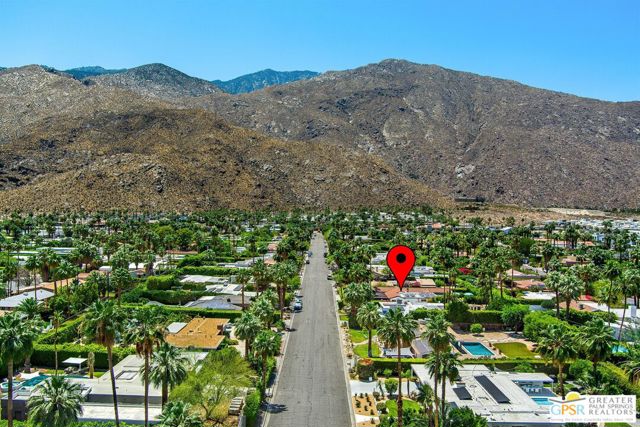 284 E Ocotillo Avenue, Palm Springs CA: https://media.crmls.org/mediaz/1c9da5d7-a62f-42aa-82f8-ef004663eacd.jpg