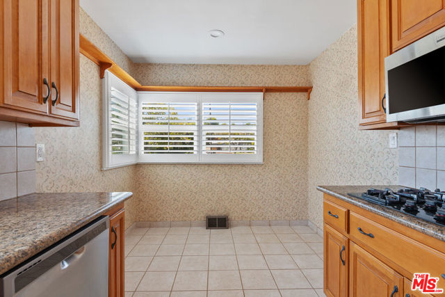 5572 Bradna Drive, Los Angeles CA: https://media.crmls.org/mediaz/1c9dc1a5-7d42-4585-939b-66aa8d4b7786.jpg