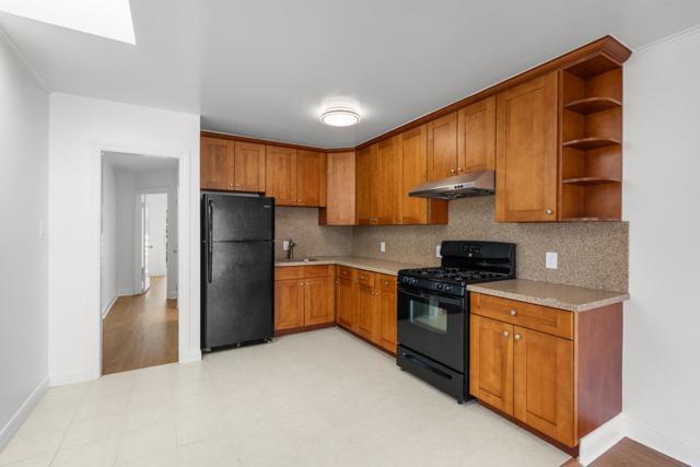 959 Avalon Avenue, San Francisco CA: https://media.crmls.org/mediaz/1c9e0a3b-ec11-4734-9cdf-a84105bd7ee0.jpg