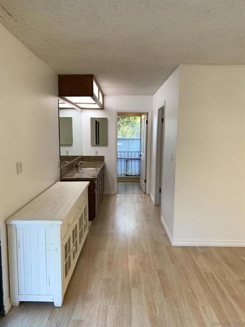 9109 Huntley Road, Fallbrook CA: https://media.crmls.org/mediaz/1c9e2b71-1969-493e-9b57-ab1a223943c5.jpg