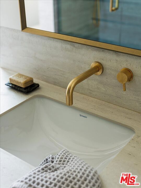 Thumbnail 27