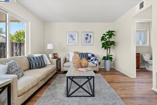 4848 Nadine Ct, Union City CA: https://media.crmls.org/mediaz/1c9e60fb-42f5-48c7-ac4b-5887f5e7d5aa.jpg