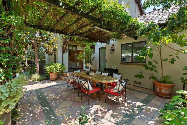 900 Roble Avenue, Menlo Park CA: https://media.crmls.org/mediaz/1c9fdb97-8794-41b0-8f9b-52a5cc68fbeb.jpg