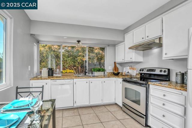 1821 Alicante Ct, Concord CA: https://media.crmls.org/mediaz/1ca0c598-4be6-4322-a791-b11c349c7962.jpg