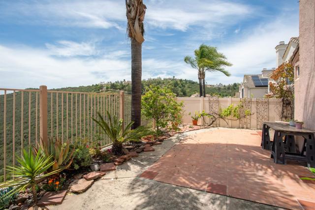 2133 View Crest Glen, Escondido CA: https://media.crmls.org/mediaz/1ca16f47-71e3-47bf-ae66-a72e824dd961.jpg