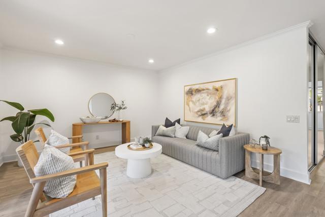 Image 3 of 40 For 8503 Villa La Jolla Dr E