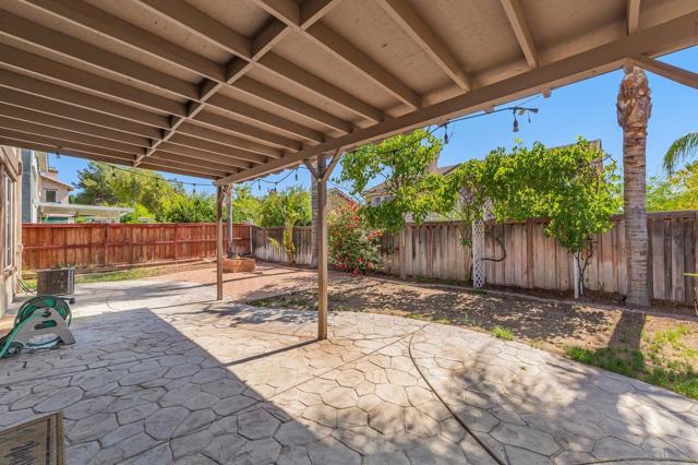 37434 Lumiere Avenue, Murrieta CA: https://media.crmls.org/mediaz/1ca20df6-bacb-4cee-a839-7126ef48567b.jpg