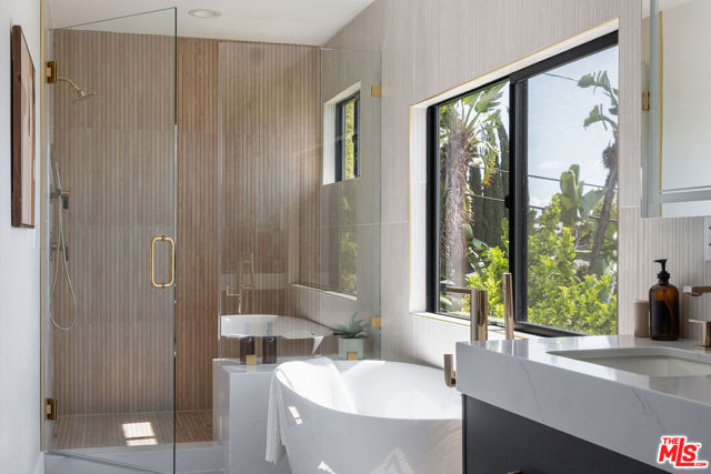 1615 Sargent Place, Los Angeles CA: https://media.crmls.org/mediaz/1ca21f1f-acb6-4b54-98e1-f830a4c30944.jpg