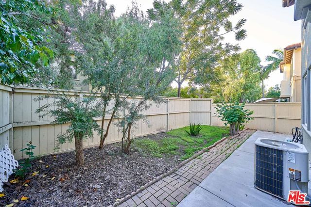 915 Somerville, Irvine CA: https://media.crmls.org/mediaz/1ca27912-c052-499c-90f1-50180f8f6e05.jpg