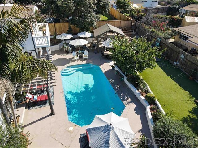 3275 Maezel Ln, Carlsbad CA: https://media.crmls.org/mediaz/1ca2a903-4ac1-47e8-9969-0bcadd39bdca.jpg
