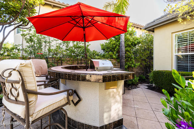 4024 Eagle Flight Drive, Simi Valley CA: https://media.crmls.org/mediaz/1ca2e53d-97c8-40fb-88f5-de56d36342bc.jpg