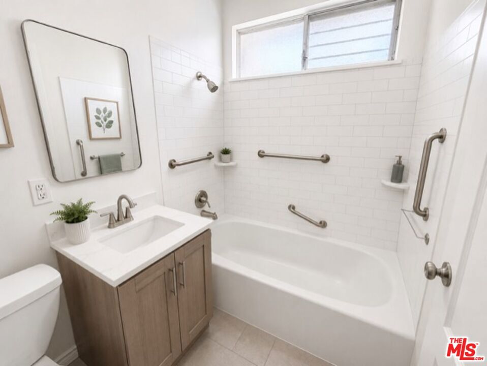 https://media.crmls.org/mediaz/1ca30735-50bd-4064-8a21-3d8880776037.jpg?preset=X-Large