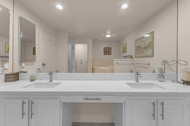 910 Island Drive #112, Rancho Mirage, CA 92270