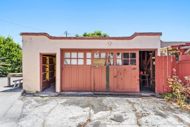 106 Stanford Street, Watsonville CA: https://media.crmls.org/mediaz/1ca37571-7bab-47fb-b99a-0ed7a69e002c.jpg