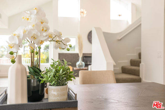 3536 Malibu Country Drive, Malibu CA: https://media.crmls.org/mediaz/1ca37c82-ddff-4911-930c-4ca01a378f8d.jpg