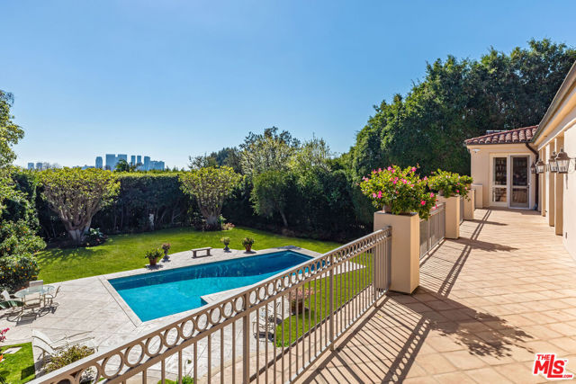 510 Doheny Road, Beverly Hills, California 90210, 4 Bedrooms Bedrooms, ,5 BathroomsBathrooms,Single Family Residence,For Sale,Doheny,24365740
