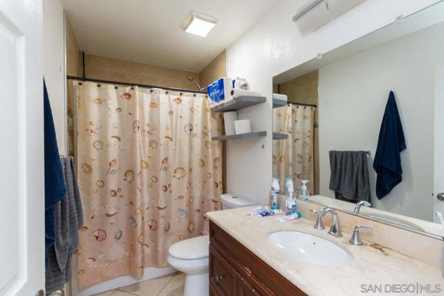 1339 Windsong Ln, Escondido CA: https://media.crmls.org/mediaz/1ca46700-1ecc-443f-9f2b-260a9247ac76.jpg