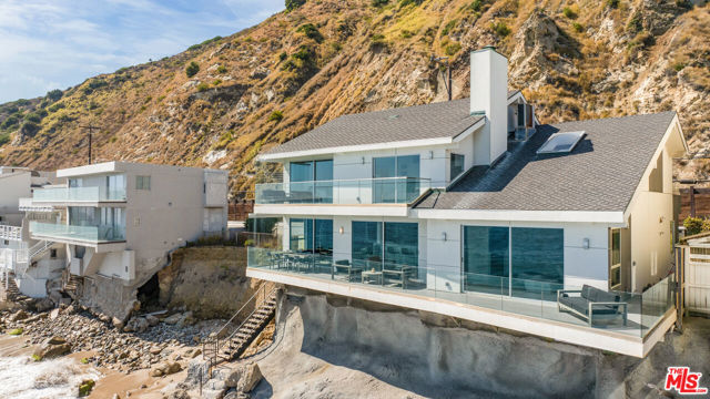 19640 Pacific Coast Highway, Malibu CA: https://media.crmls.org/mediaz/1ca473cd-bdf1-47a4-bca1-63899ffddd27.jpg