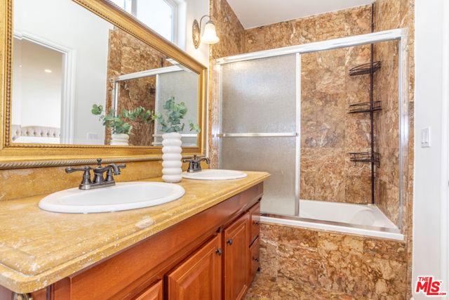 15065 Vose Street, Van Nuys CA: https://media.crmls.org/mediaz/1ca476d4-3f64-4a71-91f9-8f9f5370e84f.jpg