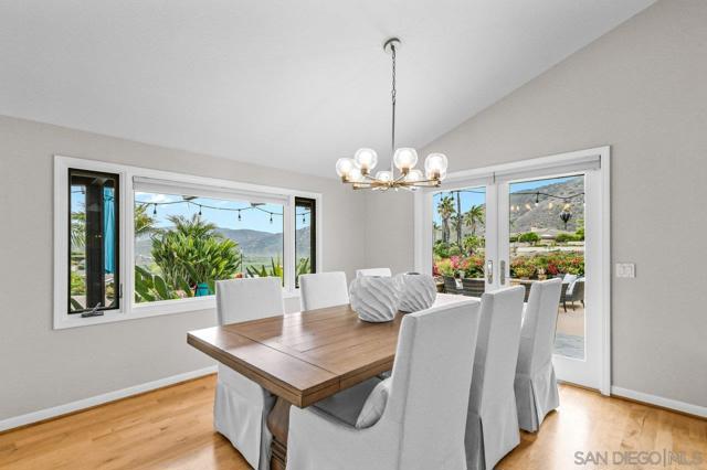 3609 Monte Real, Escondido CA: https://media.crmls.org/mediaz/1ca4a874-cc2f-4f93-b496-6447a5daa4c5.jpg