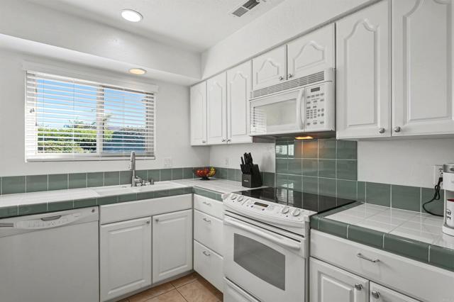 Detail Gallery Image 10 of 36 For 1020 Turnstone, Oceanside,  CA 92057 - 2 Beds | 2 Baths