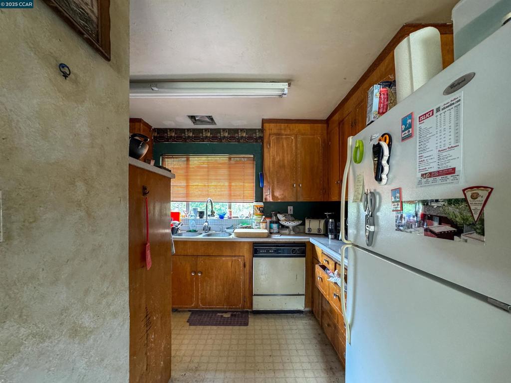 https://media.crmls.org/mediaz/1ca560ca-0388-4755-a280-33608ede31fd.jpg?preset=X-Large