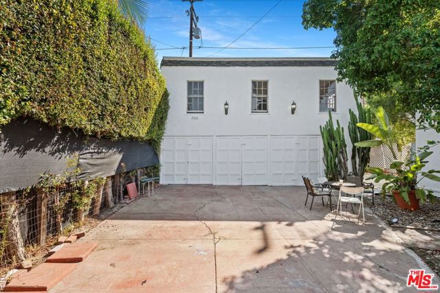 934 N La Jolla Avenue, West Hollywood CA: https://media.crmls.org/mediaz/1ca6497c-ed4a-4b8d-8a59-6b7858b4d65d.jpg