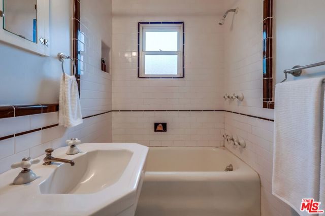 1105 E Claremont Street, Pasadena CA: https://media.crmls.org/mediaz/1ca64a6f-2131-4463-b076-c95232144d8a.jpg