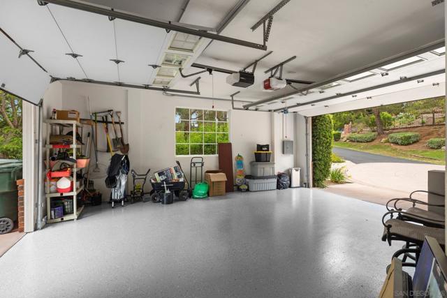 521 Latigo Row, Encinitas CA: https://media.crmls.org/mediaz/1ca65ef1-a971-42d7-8969-791fbae927bb.jpg