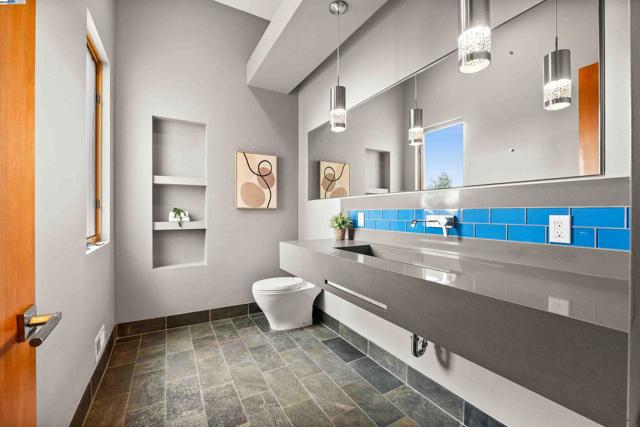 103 Diablo Dr, Oakland CA: https://media.crmls.org/mediaz/1ca6dd97-2378-40e6-a4a5-9b4bcf106bb6.jpg
