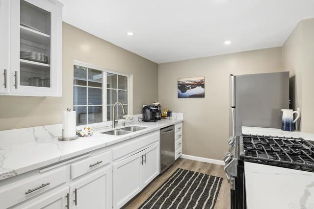 393 Date Avenue, Carlsbad CA: https://media.crmls.org/mediaz/1ca71420-354f-4666-9763-e00c8ef2aab1.jpg