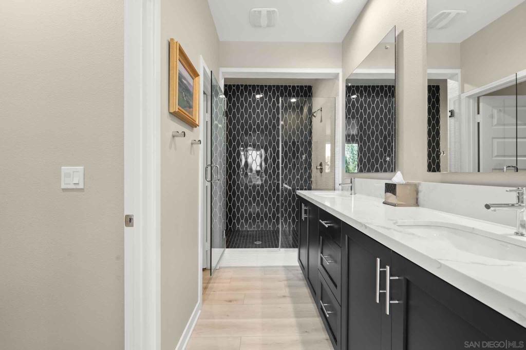 MLS #250028036SD image #32