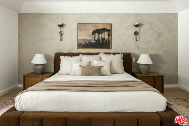 8819 Evanview Drive, Los Angeles CA: https://media.crmls.org/mediaz/1ca785ff-544b-4f59-82e1-d4f7f4140635.jpg