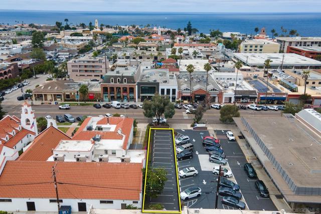 7733 Girard Ave, La Jolla CA: https://media.crmls.org/mediaz/1ca9ce5a-ffb3-4407-bf41-cf3779346319.jpg
