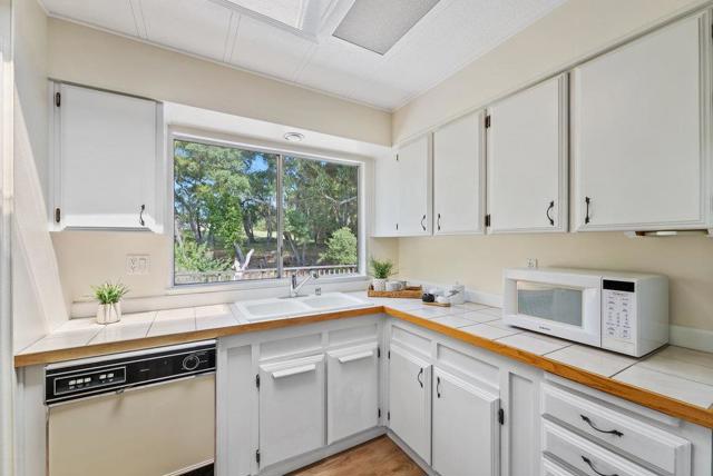 11 Del Rio Circle, Soquel CA: https://media.crmls.org/mediaz/1caa100e-20ed-4699-aeaf-990eb071bbab.jpg