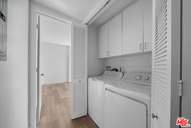 235 S Tower Drive, Beverly Hills CA: https://media.crmls.org/mediaz/1caa1ba6-2067-4160-b01a-e33ec610af0b.jpg