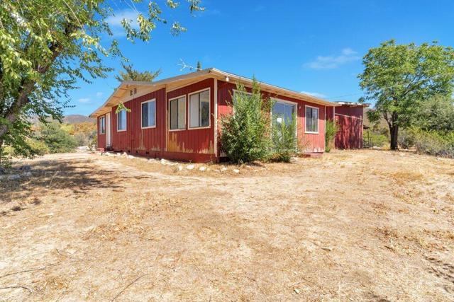 37625 Cruces Dr, Drive, Warner Springs CA: https://media.crmls.org/mediaz/1caa78e2-51d2-4d1a-8a78-3e9a992646d5.jpg