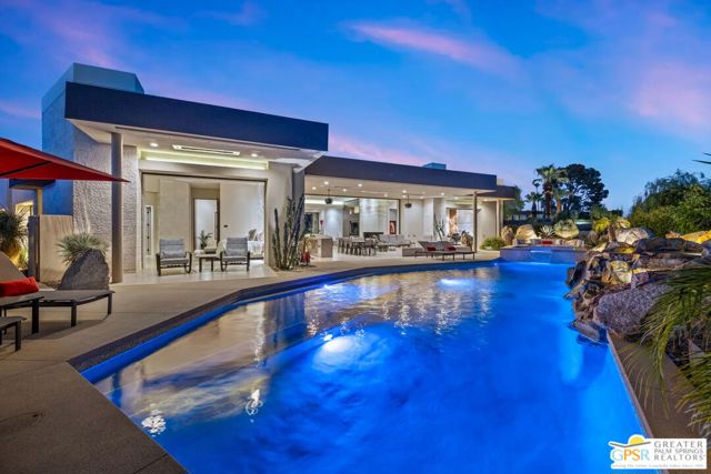 1 Sterling Ridge Drive, Rancho Mirage CA: https://media.crmls.org/mediaz/1cab442e-b12e-4471-aeea-837a2fba069e.jpg