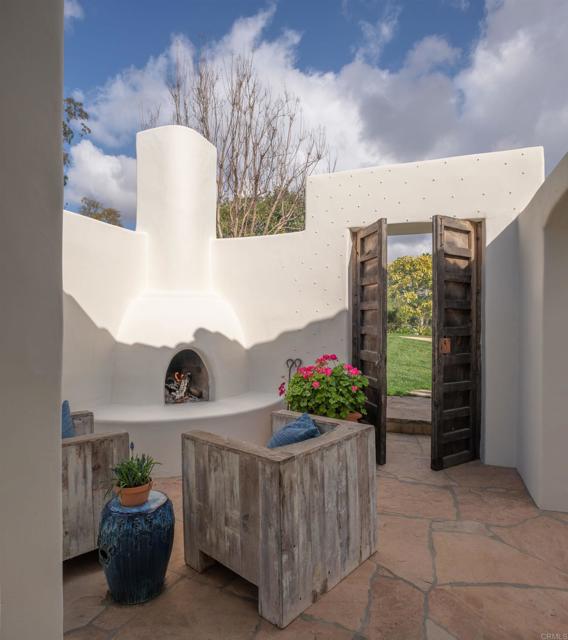 17484 El Vuelo, Rancho Santa Fe CA: https://media.crmls.org/mediaz/1cabf92a-38cd-4b71-89d4-fe9be6b9ec2e.jpg
